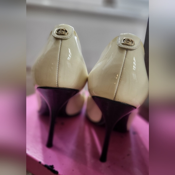 Cream colored Gucci Heels size 6.5 - Picture 3 of 7